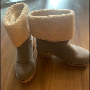 Women's fuzzy boots